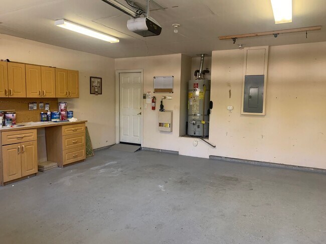 Building Photo - 4518 Avondale Cir