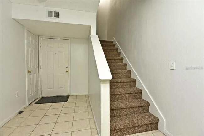 Building Photo - 265 Goldenrain Dr