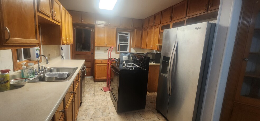 Building Photo - 406 NE 74th St