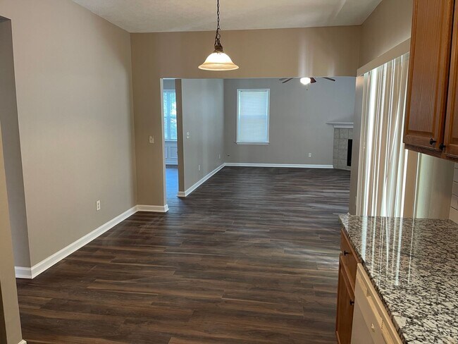 Building Photo - Spacious 4-Bedroom Home in a Quiet Union C...