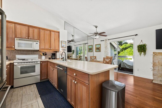 Building Photo - 13 Campton Pl