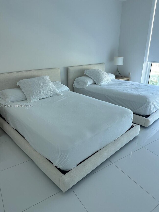 Building Photo - 150 Sunny Isles Blvd