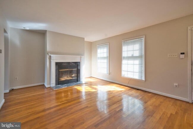 Building Photo - 800 Rosemere Ave