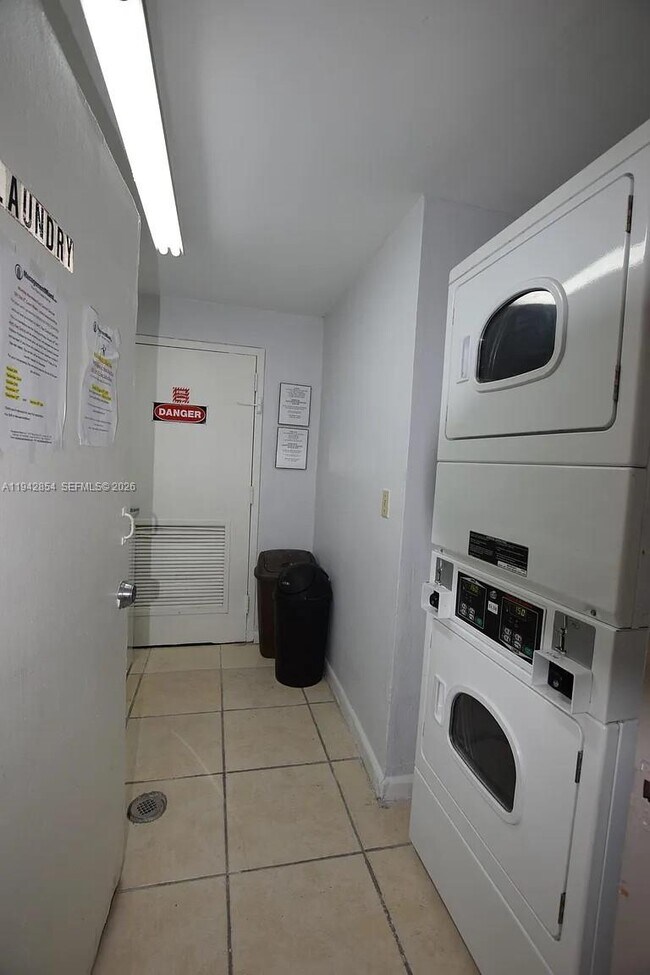 Building Photo - 501 SW 6th Ct