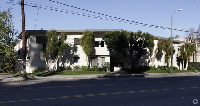 Building Photo - 6219 Reseda Blvd