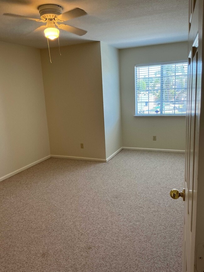 Building Photo - 8852 Gemwood Way