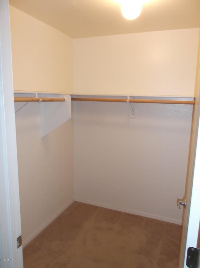 Building Photo - 6408 S Sunrise Valley Dr