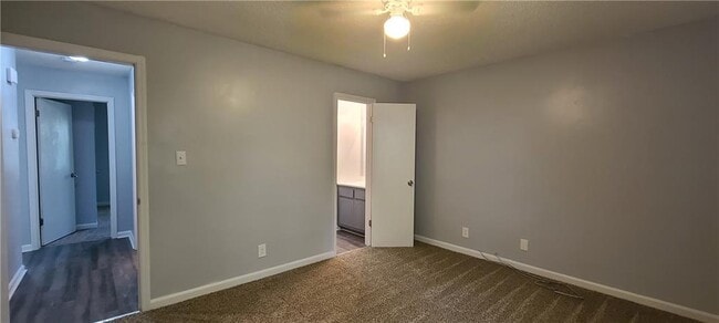Building Photo - 8460 Pineland Dr