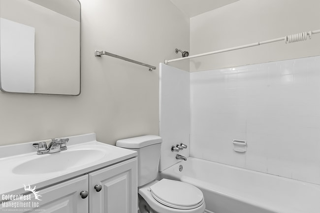 Building Photo - Charming 2Bdm 1Ba Apartment in Phoenix - MI Special