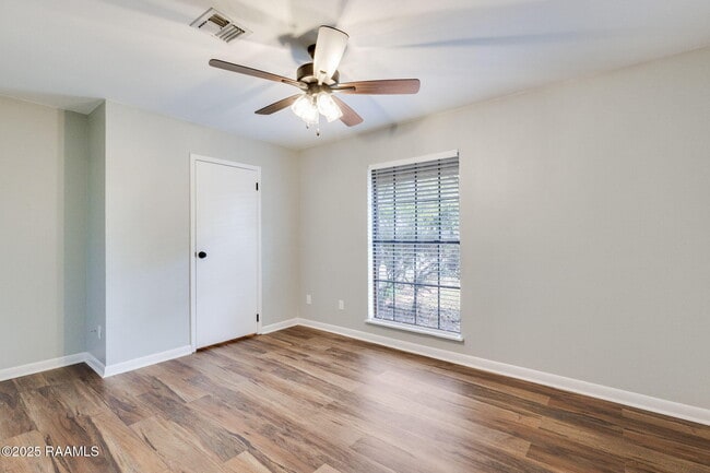 Building Photo - 103 Pinion Cir