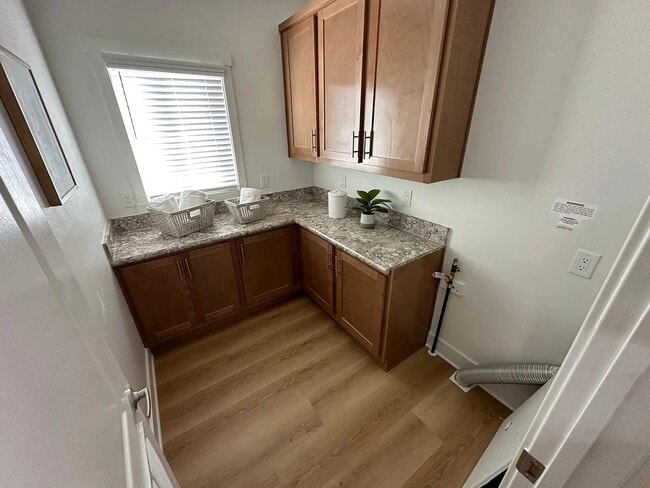 Building Photo - 17 Dart St