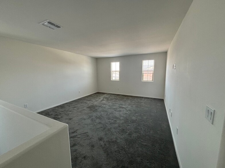 Building Photo - 12568 W Midway Ave