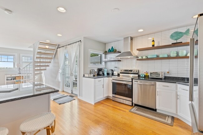 Building Photo - 176 Shore Rd