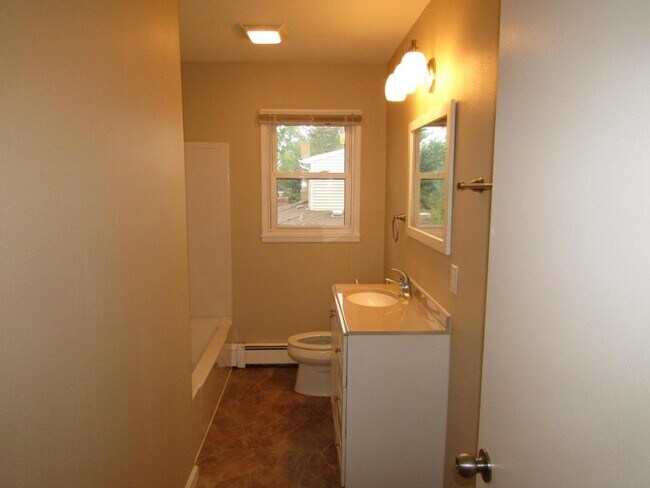 Building Photo - 290 Orchard Dr #4