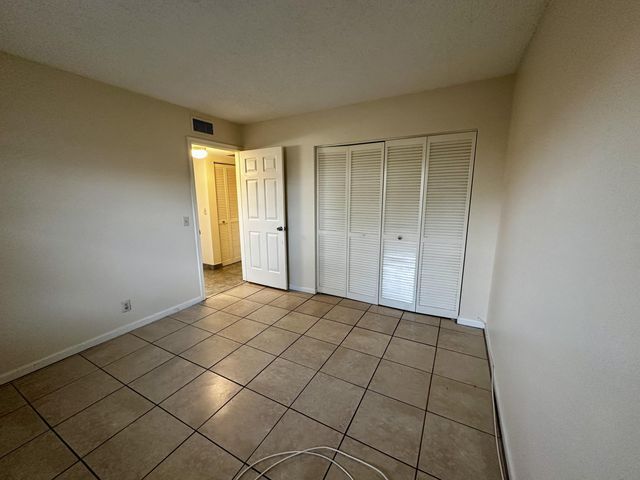 Building Photo - 4247 Oak Terrace Dr