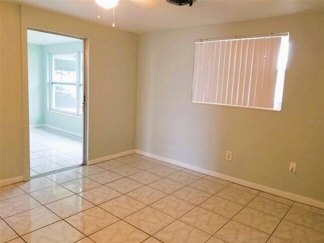 Building Photo - 1600 Cardinal Ln