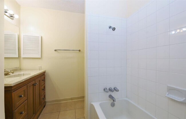 Building Photo - 2115 E Weldon Dr
