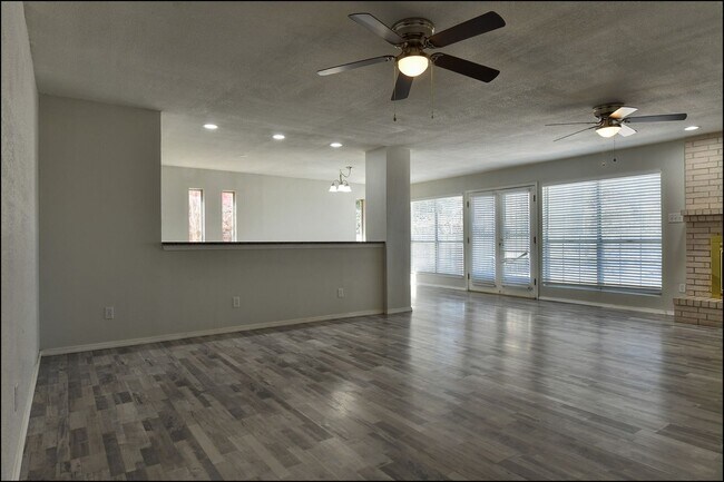 Building Photo - Pending