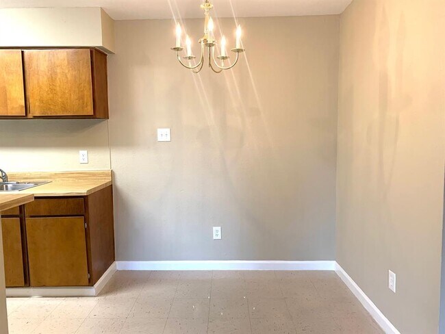 Building Photo - 2200 Cypress Landing Rd