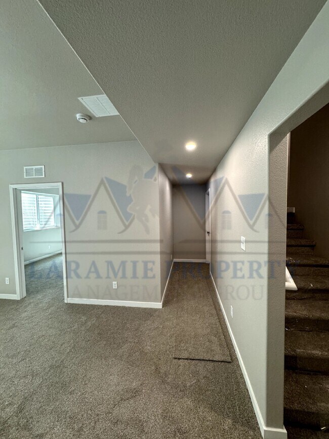 Building Photo - 4-Bedroom, 4.5 bath Condo - $1,000 off Sep...