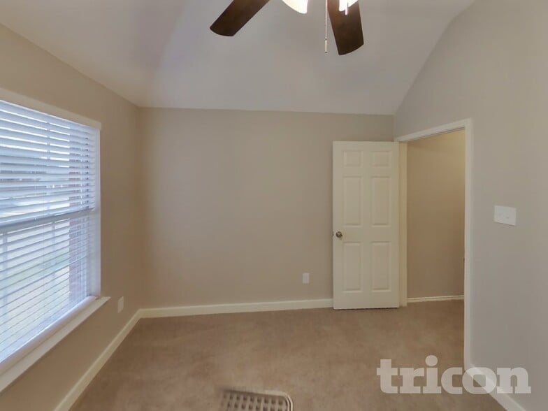 Building Photo - 2033 Oak Bend Ln