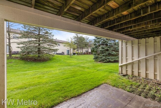 Building Photo - 5652 Drake Hollow Dr E