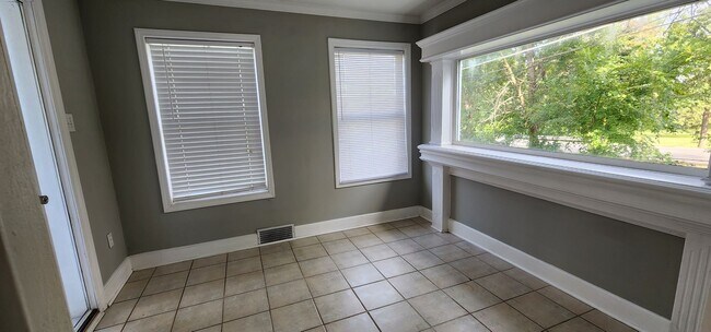 Building Photo - Charming 2-bedroom, 1-bathroom home located in the heart of Kansas City, MO