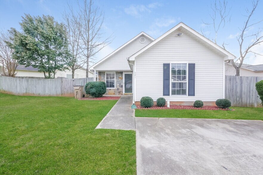 Primary Photo - 521 Lakecourt Dr