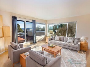 Building Photo - 1-Month Rent Free! Condo Near OHSU with Huge Deck, Stunning Views and Parking