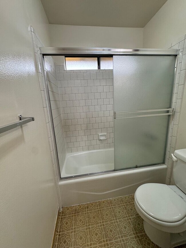 Building Photo - 4056