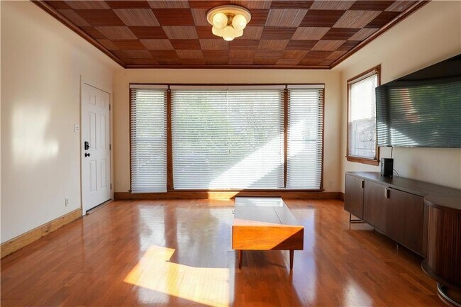 Building Photo - 4222 Vincennes Pl