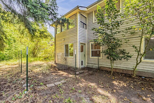 Building Photo - Five-bedroom in Kent, Scenic Hill Neighbor...