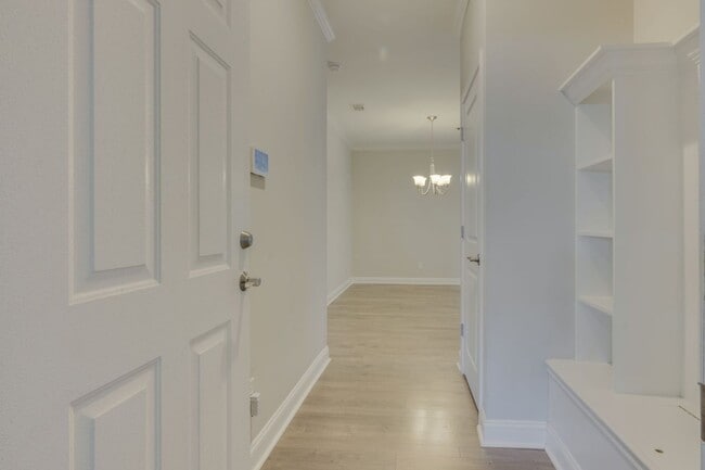 Building Photo - Spacious 3 Bed 2 Bath -The Landings At New Riverside