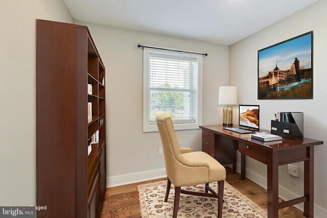 Building Photo - 1330 Staples St NE