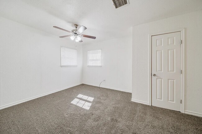 Building Photo - 1411 Sycamore St