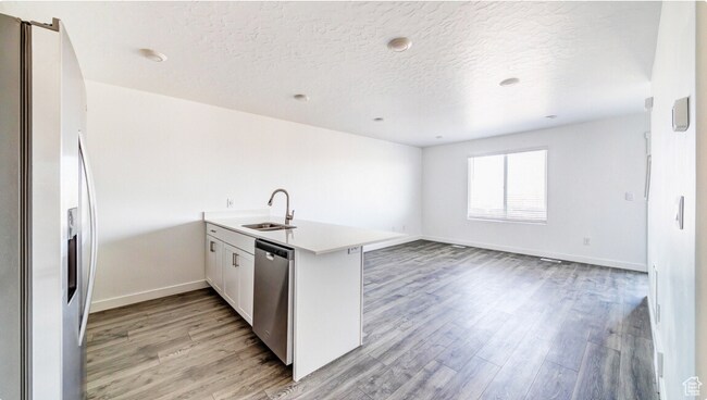 Building Photo - 1068 E Scuttlebutt Ln