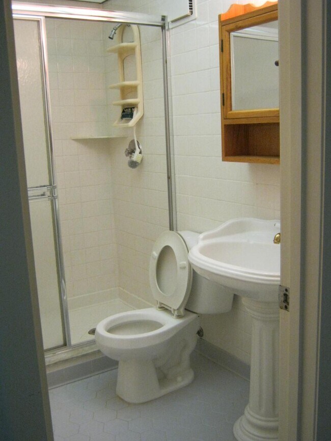 Building Photo - 2440 SE Ocean Blvd