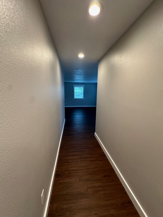 Building Photo - 1670 Westwind Cir