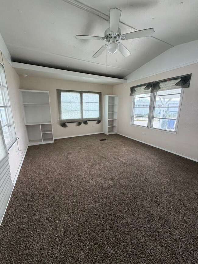 Building Photo - 248 Flame Ln