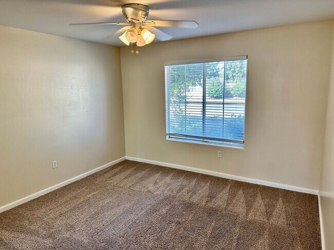 Building Photo - 5610 Charleville Ln