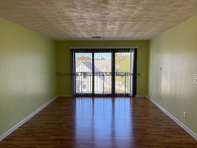 Building Photo - Newly Renovated Condo For Rent in North At...