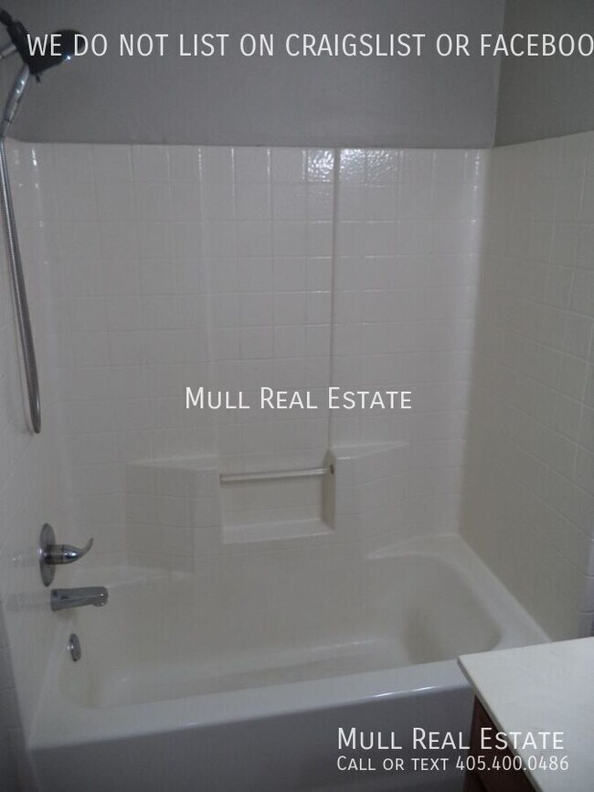 Building Photo - 5404 SE 80th-