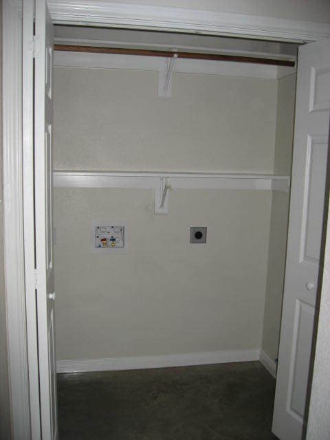 Building Photo - SMITHVILLE - COZY 2 BEDROOM 2 BATH - DUPLEX!!