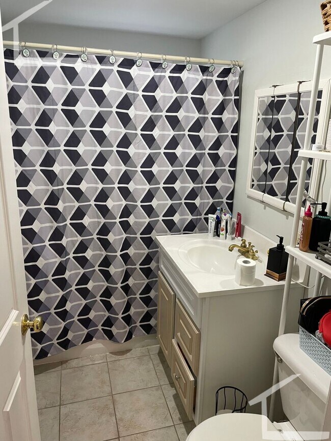 Building Photo - Hige 2 bed in Watertown