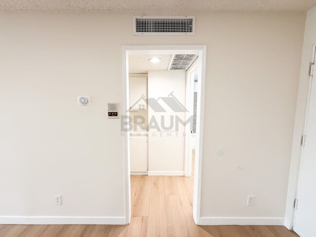 Building Photo - 13347 Victory Blvd