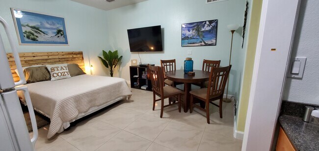 Building Photo - 5811 Crystal Rd