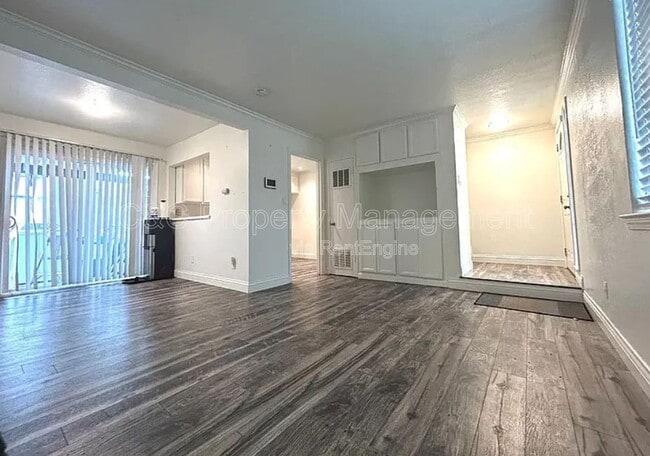Building Photo - 969 Palm Cir