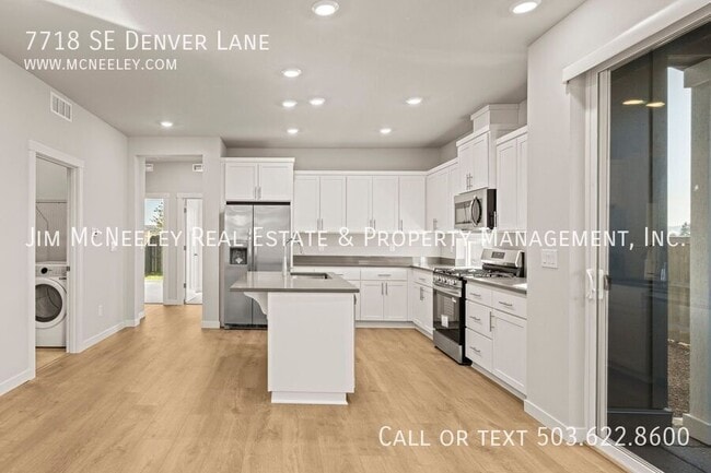 Building Photo - 335 SE 8th Ave