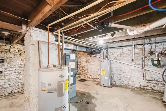 Building Photo - 511 Schirmer St