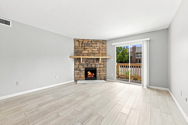 Building Photo - $1,770.95 - 2 Bed, 2 Bath Updated Condo in Denver with In Unit Laundry and Community Amenities!